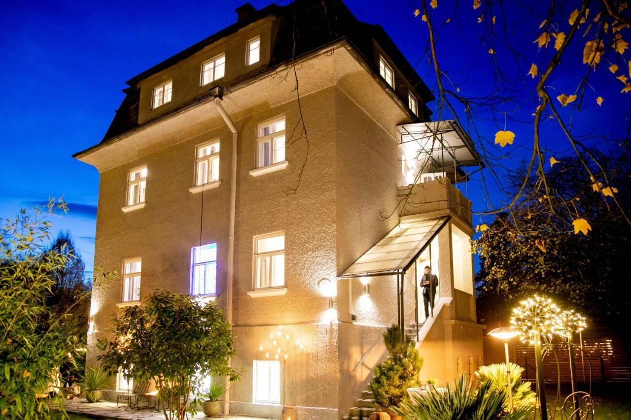 Family Wellhouse Green Garden Direct In Salzburg, Sunny Big Garden, Up To 16 Pax, Bikes For Free, Bbq, Sunbeds, Parking For Free, 15 Min Sound Of Music 외부 사진