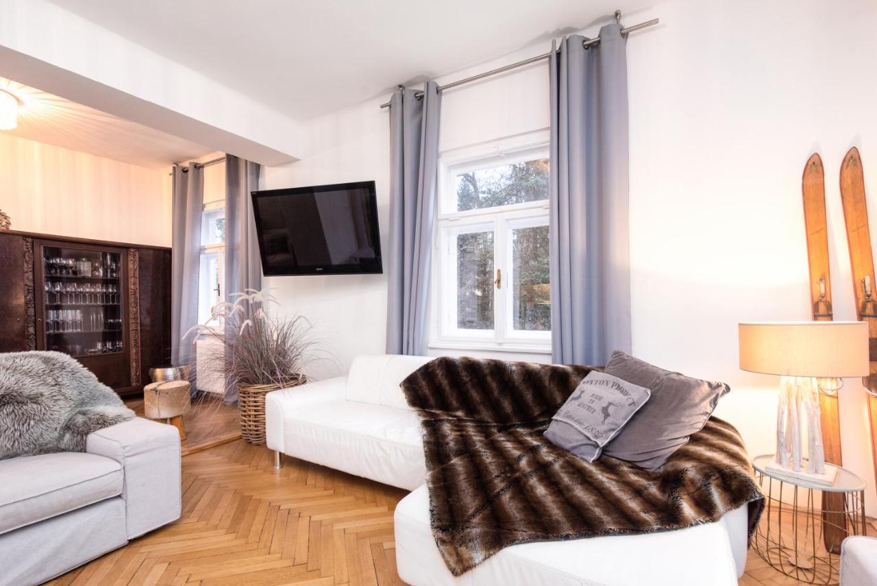 Family Wellhouse Green Garden Direct In Salzburg, Sunny Big Garden, Up To 16 Pax, Bikes For Free, Bbq, Sunbeds, Parking For Free, 15 Min Sound Of Music 외부 사진