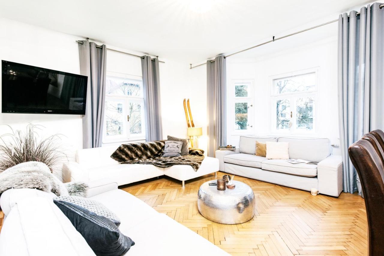 Family Wellhouse Green Garden Direct In Salzburg, Sunny Big Garden, Up To 16 Pax, Bikes For Free, Bbq, Sunbeds, Parking For Free, 15 Min Sound Of Music 외부 사진