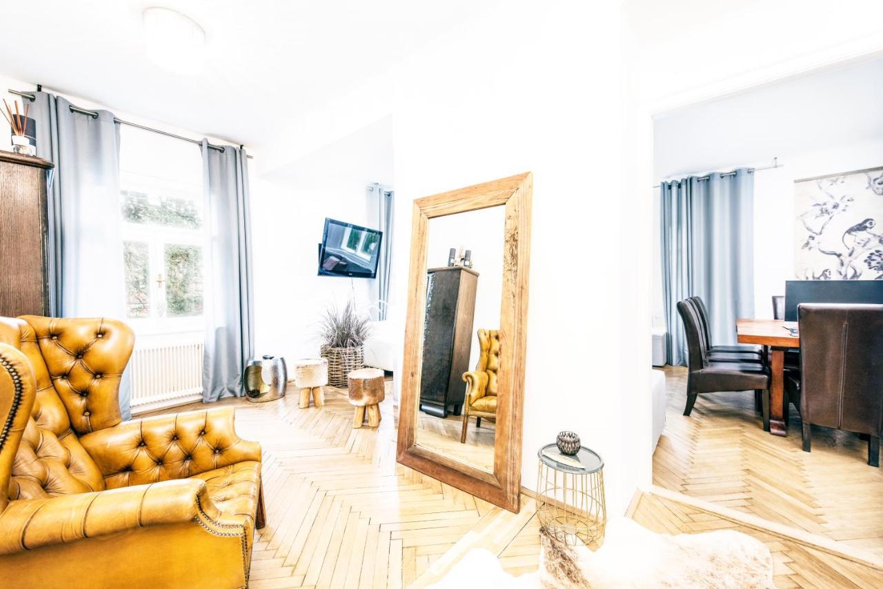 Family Wellhouse Green Garden Direct In Salzburg, Sunny Big Garden, Up To 16 Pax, Bikes For Free, Bbq, Sunbeds, Parking For Free, 15 Min Sound Of Music 외부 사진