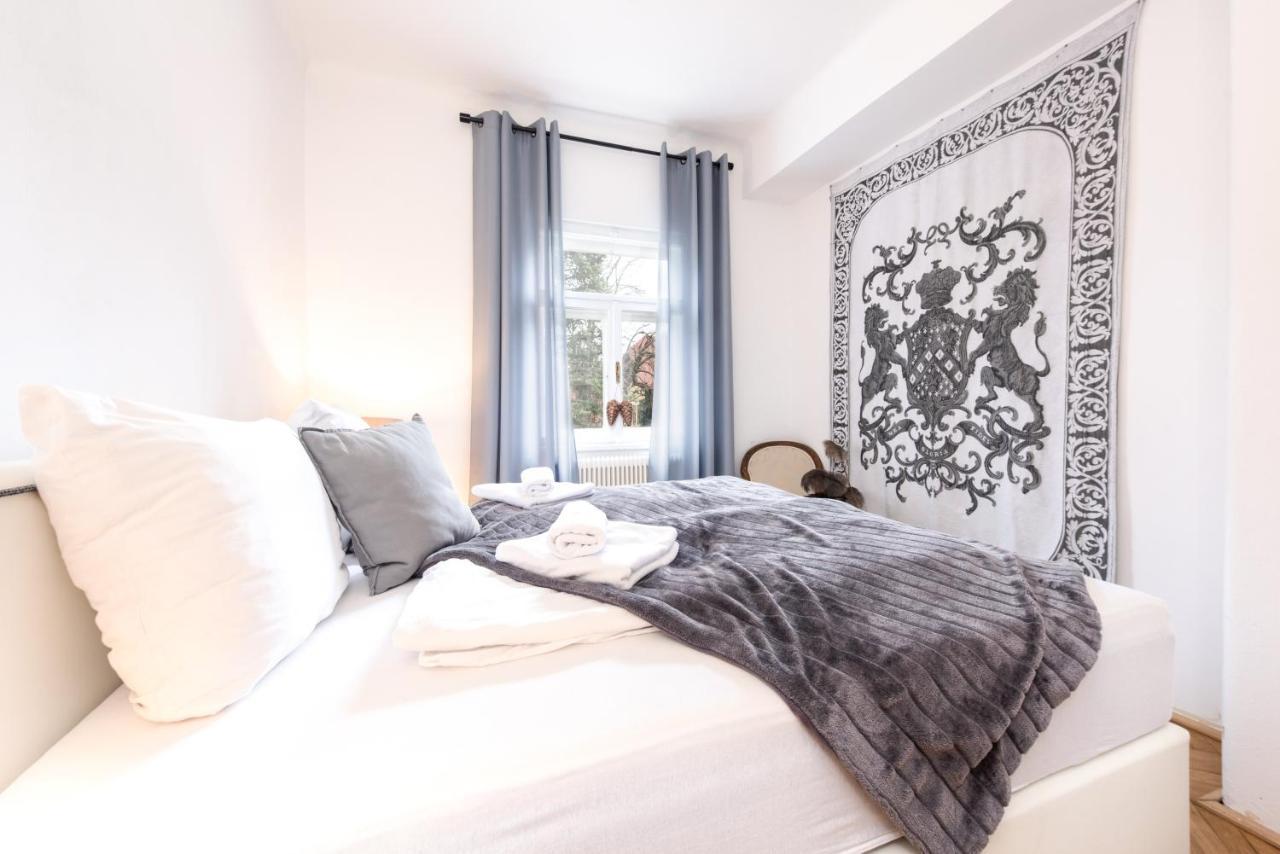Family Wellhouse Green Garden Direct In Salzburg, Sunny Big Garden, Up To 16 Pax, Bikes For Free, Bbq, Sunbeds, Parking For Free, 15 Min Sound Of Music 외부 사진