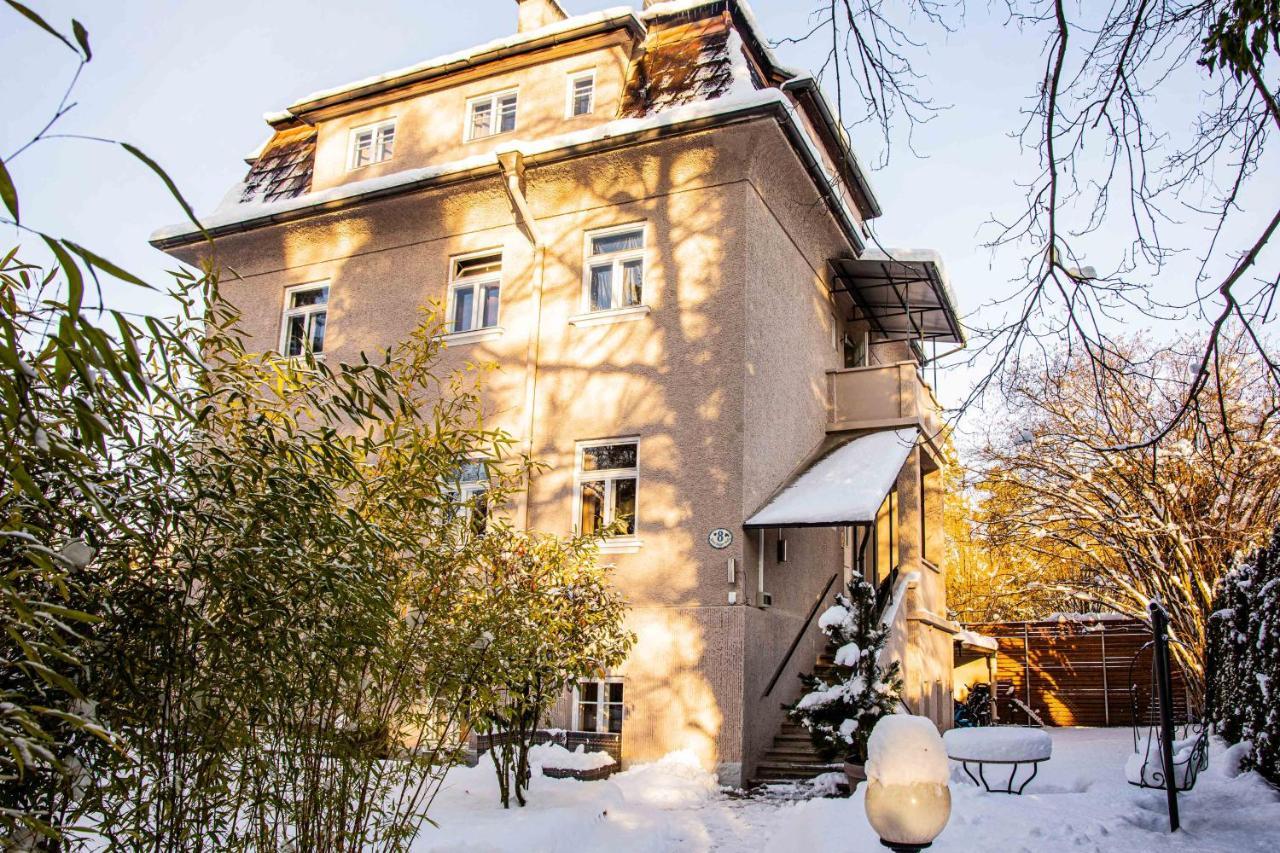 Family Wellhouse Green Garden Direct In Salzburg, Sunny Big Garden, Up To 16 Pax, Bikes For Free, Bbq, Sunbeds, Parking For Free, 15 Min Sound Of Music 외부 사진