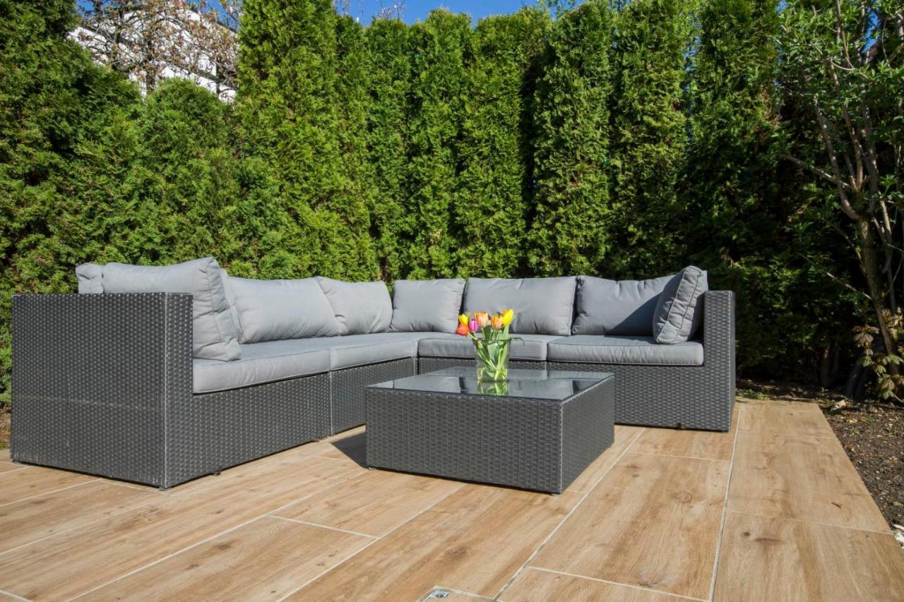 Family Wellhouse Green Garden Direct In Salzburg, Sunny Big Garden, Up To 16 Pax, Bikes For Free, Bbq, Sunbeds, Parking For Free, 15 Min Sound Of Music 외부 사진