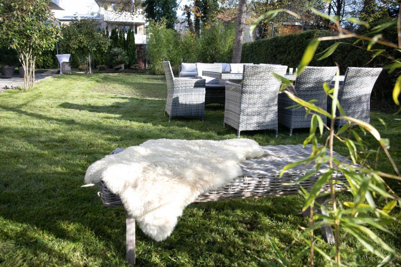 Family Wellhouse Green Garden Direct In Salzburg, Sunny Big Garden, Up To 16 Pax, Bikes For Free, Bbq, Sunbeds, Parking For Free, 15 Min Sound Of Music 외부 사진